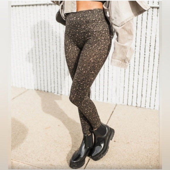 Spanx Look at me Now Olive Leopard Leggings Size L - NWT - Picture 6 of 7